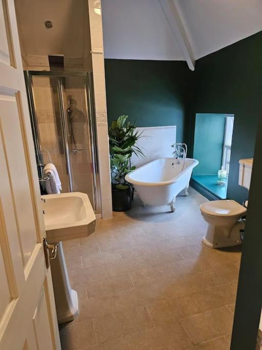 Hill House Lodge Sleeps 6 Overlooking The Rock Of Cashel Cashel  Exterior foto